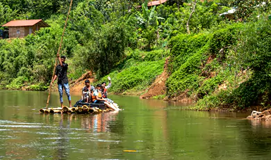 bamboo rafting thekkady