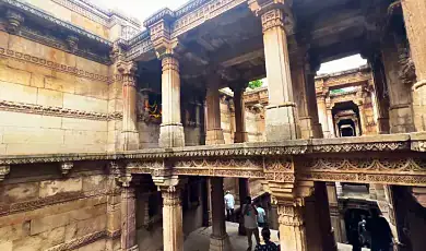 adalaj stepwell  ahmedabad