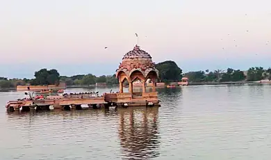 gadi sagar lake jaisalmer