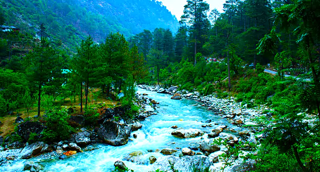 tirthan valley lake